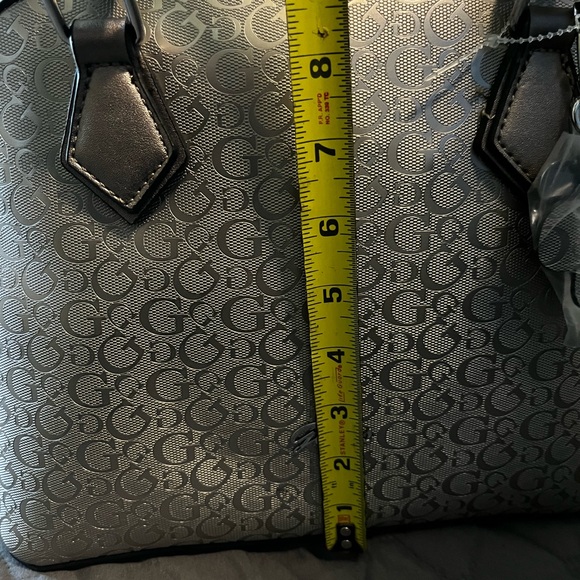 Handbag GUESSLos Angeles. - Picture 10 of 16